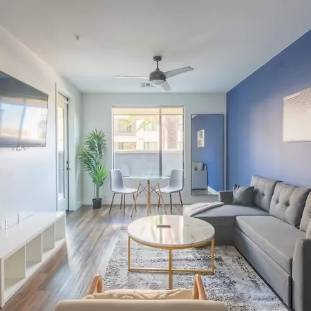 Stylish 1Bd - Pool, Gym, Parking, W-D - Sleeps 4 Apartment