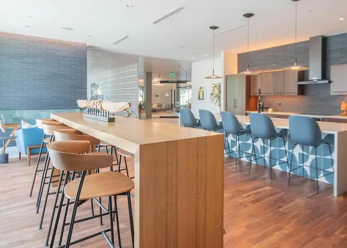 Apartment Stylish 1bd - Pool, Gym, Parking, W-d - Sleeps 4
