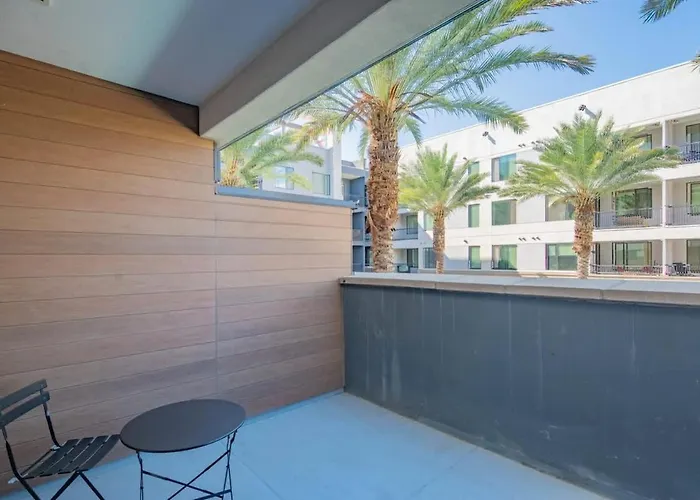 Stylish 1bd - Pool, Gym, Parking, W-d - Sleeps 4 Tempe